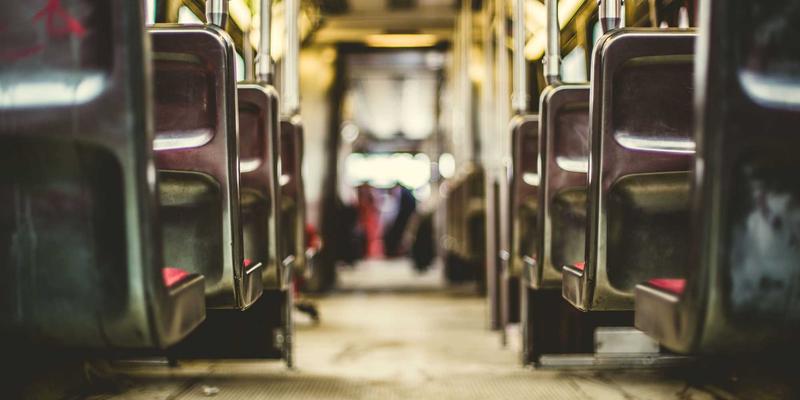 大理石工程装饰的艺术升华：水刀切割与手工镶嵌的工艺融合与图案设计原则