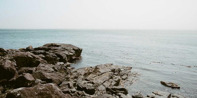 天然石材与工程装饰的完美融合：大理石石英石台面无缝拼接工艺全解析